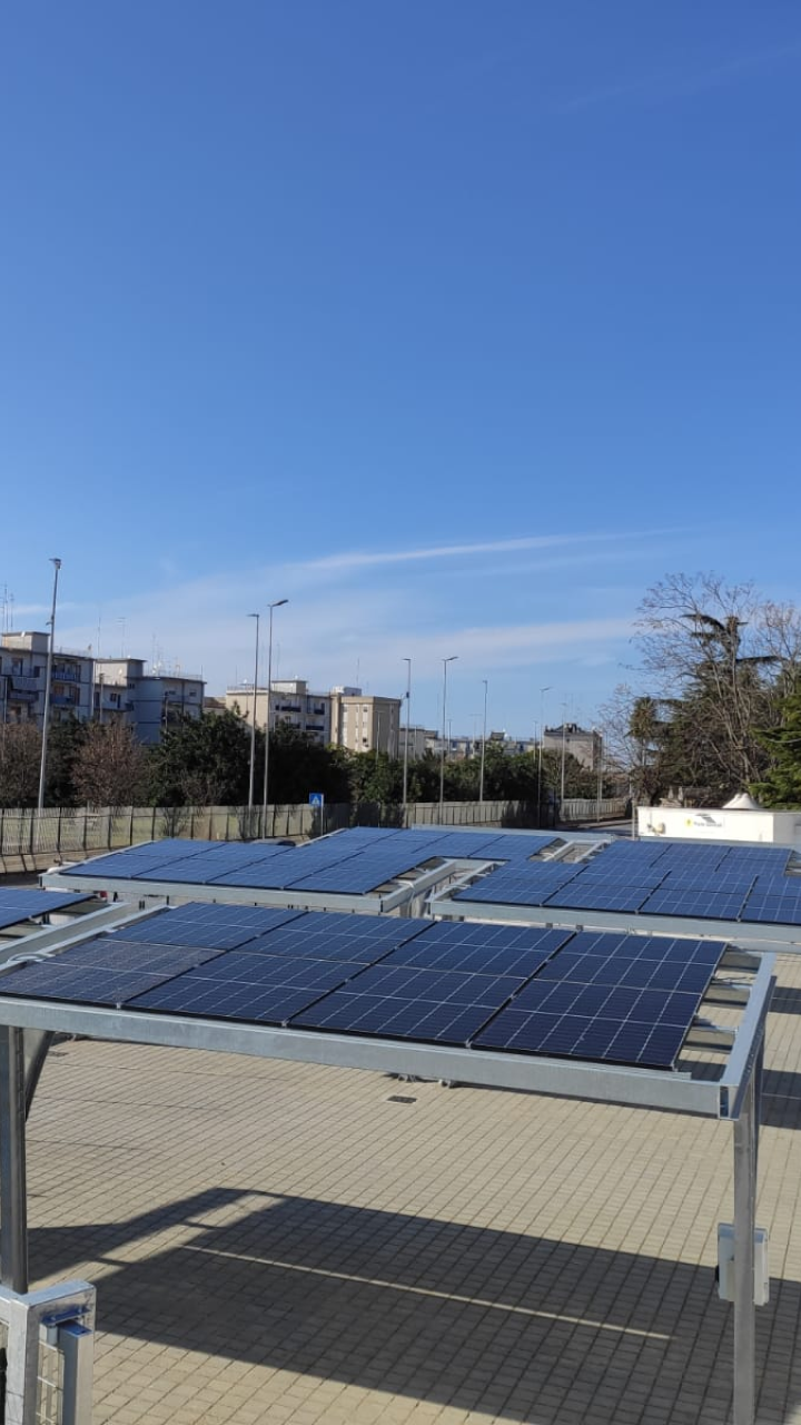 Pensiline fotovoltaiche per auto