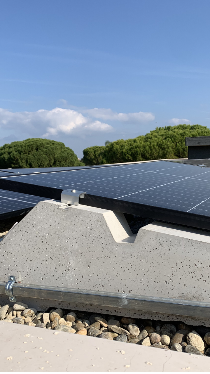 Tetto piano e frangisole